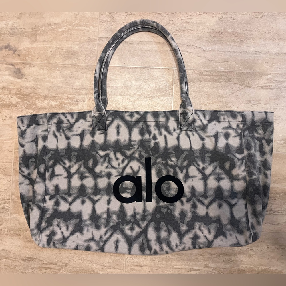 ALO Yoga Gray & White Tie-Dye Canvas Tote